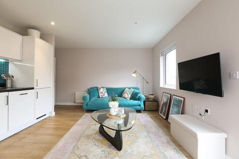 1 bedroom flat for sale, Benhill Road, London, SE5