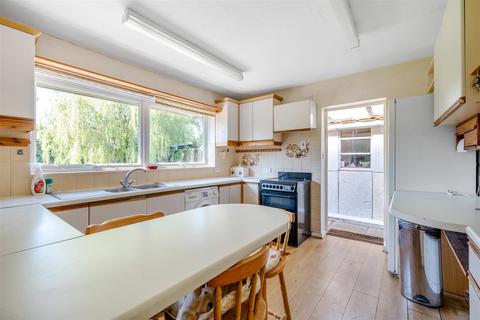 2 bedroom bungalow for sale, Orchard Close, East Horsley