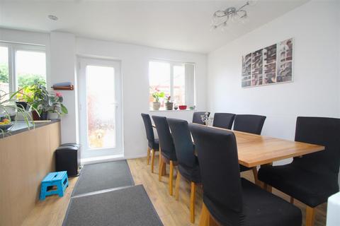 3 bedroom end of terrace house for sale, Padholme Road, Peterborough