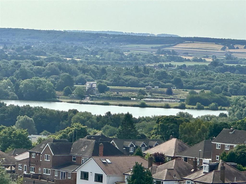 Zoom view towards Colwick Lake