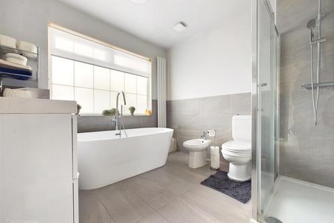 4 bedroom detached house for sale, Oakdale Road, Carlton, Nottingham