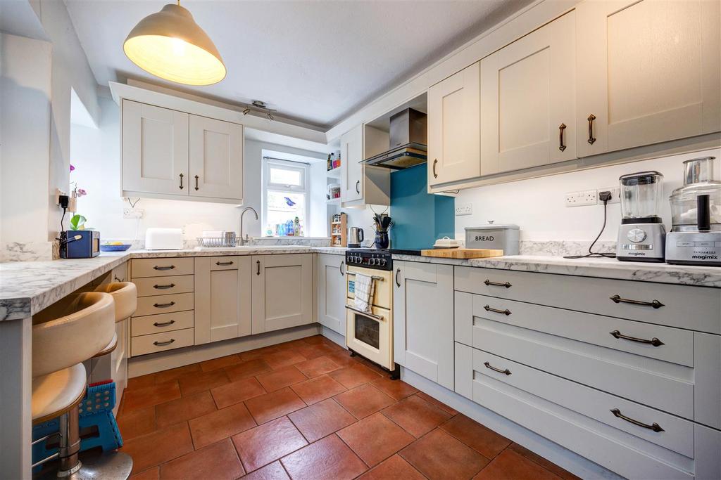 Kitchen 01.jpg