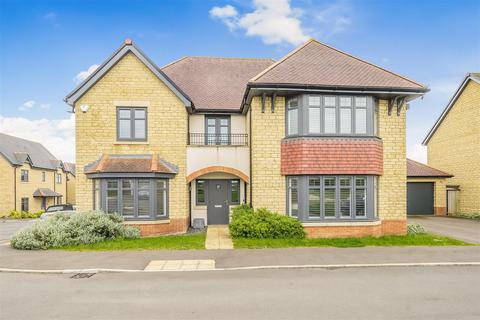 5 bedroom detached house for sale, Onyx Close, Swindon
