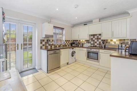 3 bedroom end of terrace house for sale, The Hayfields, Spalding