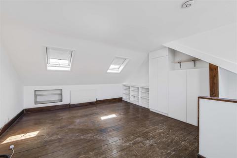 42c Battersea Park Road, London, SW11 4JP
