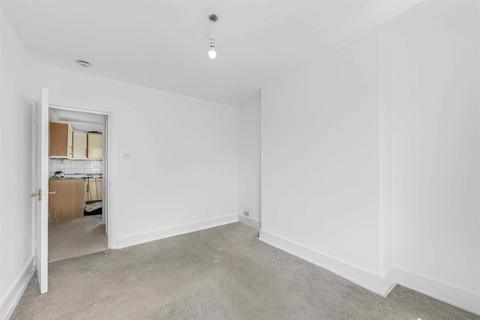 42c Battersea Park Road, London, SW11 4JP