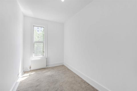 42c Battersea Park Road, London, SW11 4JP