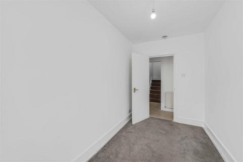 42c Battersea Park Road, London, SW11 4JP