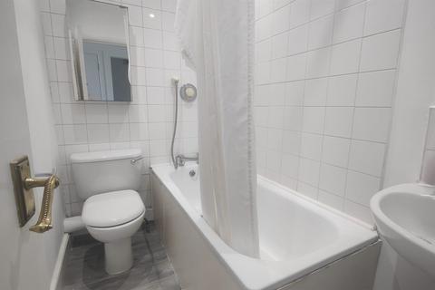 42c Battersea Park Road, London, SW11 4JP