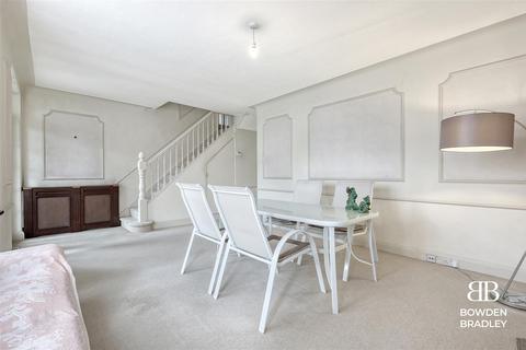 4 bedroom semi-detached house for sale, Onslow Gardens, South Woodford