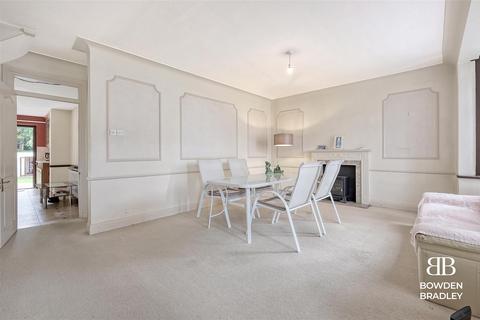 4 bedroom semi-detached house for sale, Onslow Gardens, South Woodford