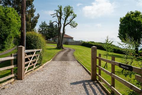 2 bedroom detached bungalow for sale, Pennon Lea, Millthorpe Lane, Holmesfield, Dronfield