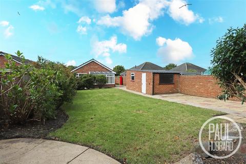 2 bedroom detached bungalow for sale, Crestview Drive, Lowestoft, NR32