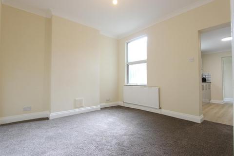 3 bedroom end of terrace house to rent, Kings Road, London