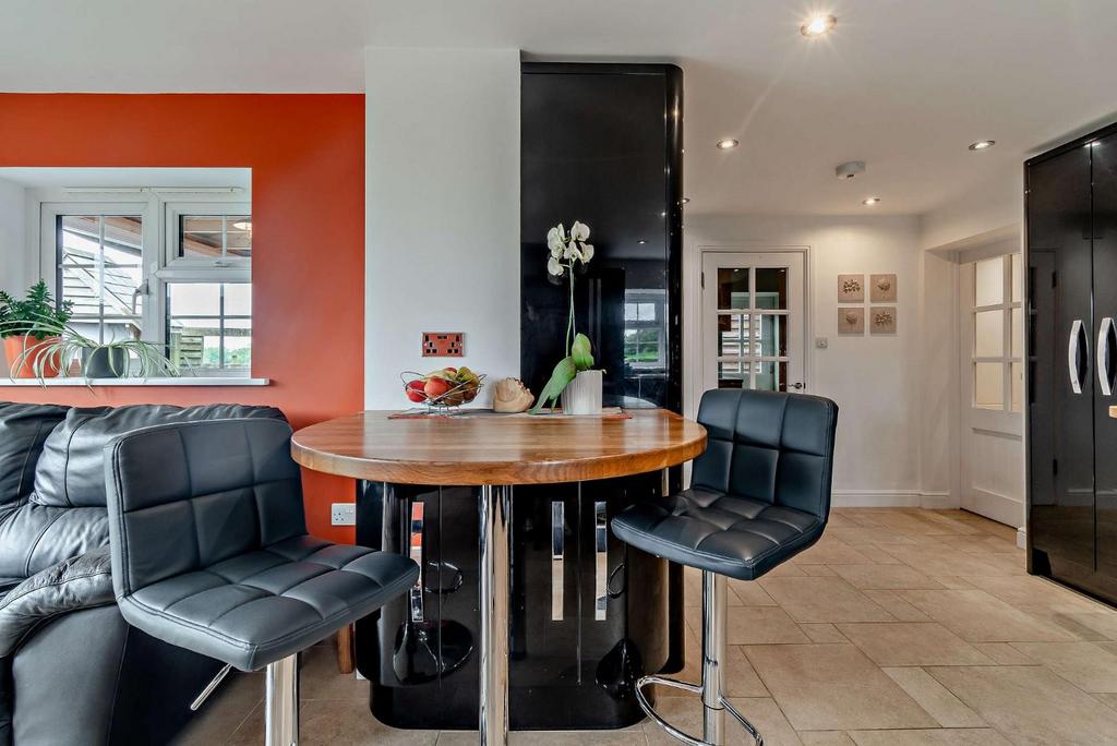 Kitchen Breakfast Bar