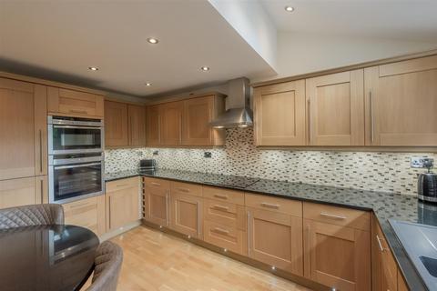5 bedroom detached house for sale, Tingle View, New Farnley, Leeds