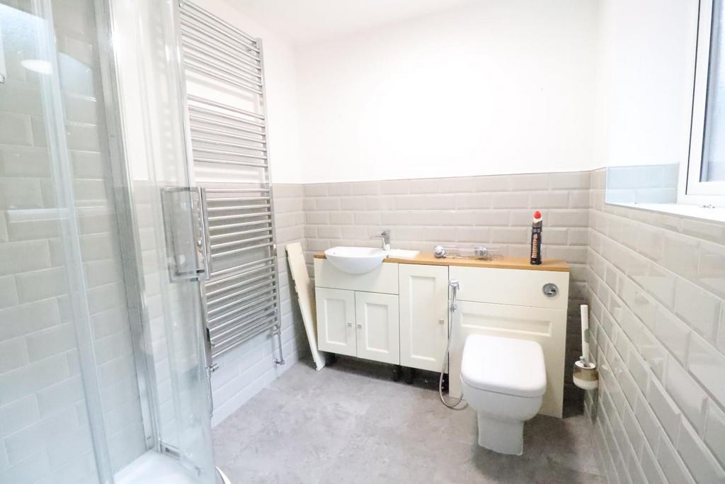 Bedroom 2 Ensuite