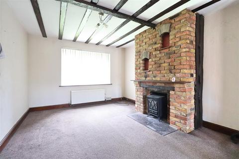3 bedroom semi-detached house to rent, Clavering Road, Braintree