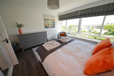 2 bedroom flat for sale, Croft Court, Tenby