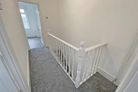 2 bedroom end of terrace house to rent, Winchcombe Road, Eastbourne