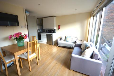 5 bedroom end of terrace house for sale, Grayswood Gardens, Raynes Park SW20