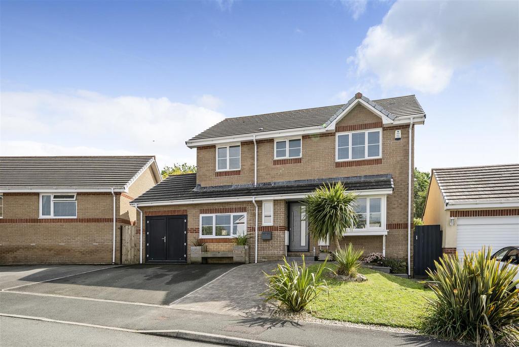 Shackleton Drive, Newquay TR7 4 bed detached house for sale £550,000