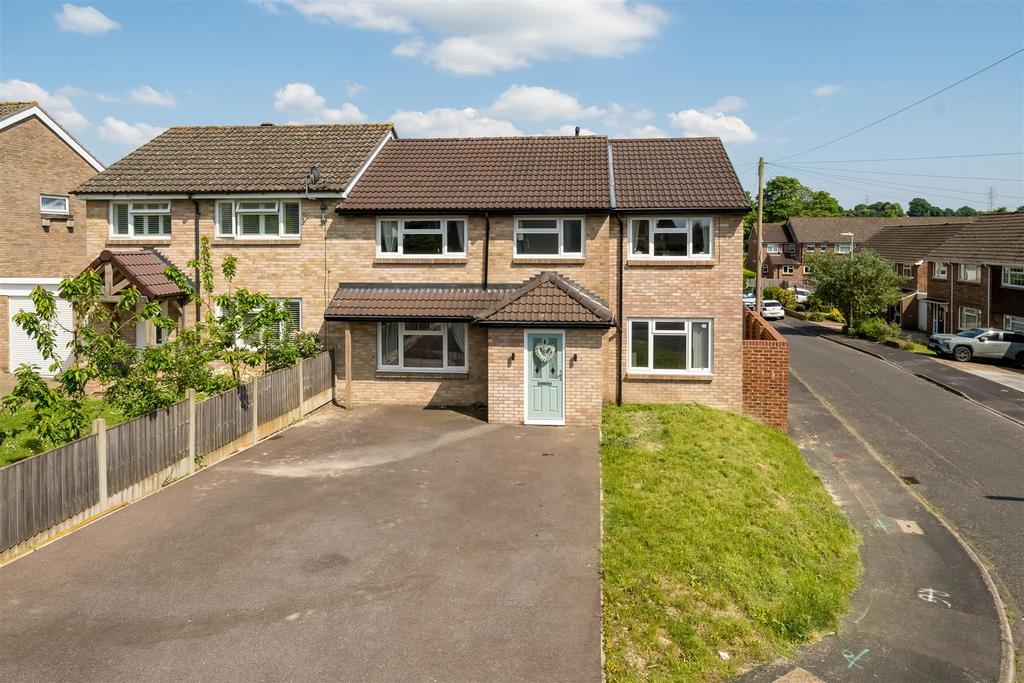 St. Hilda Avenue, Waterlooville PO8 4 bed house for sale £480,000