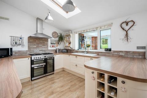 5 bedroom detached house for sale, Monkton Road, Honiton