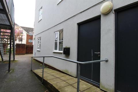 2 bedroom apartment to rent, High Street, Honiton