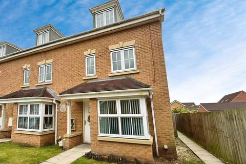 4 bedroom semi-detached house to rent, Sargeson Road, Doncaster DN3