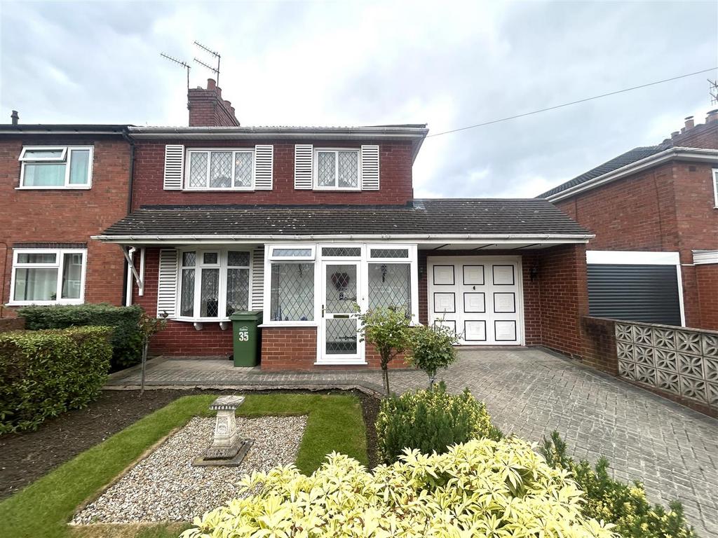 Grove Road, Stourbridge 2 bed semidetached house for sale £150,000