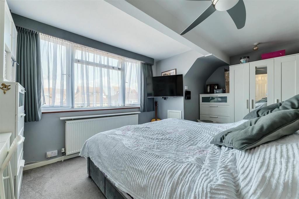 107 Graham Crescent BN41 (2).jpg