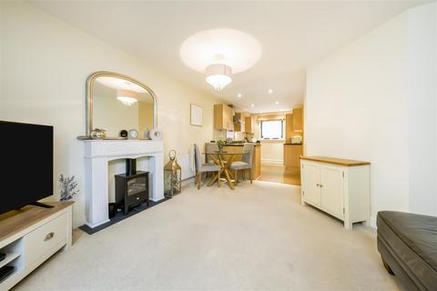 3 bedroom terraced house for sale, Jupiter Close, Farnborough GU14