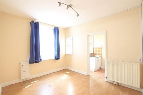 2 bedroom maisonette to rent, Martindale Road, Hounslow TW4