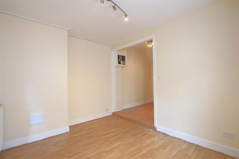 2 bedroom maisonette to rent, Martindale Road, Hounslow TW4