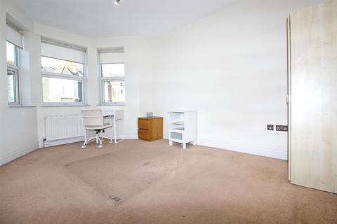 3 bedroom semi-detached house to rent, Seymour Road, London N8