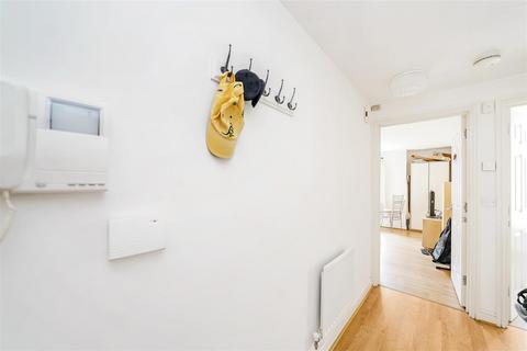 1 bedroom apartment for sale, Winkfield Road, London N22