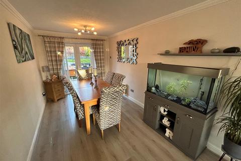 10 Aldeford Drive, Brierley Hill, DY5 3JF