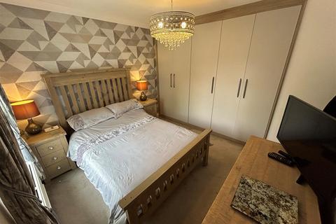 10 Aldeford Drive, Brierley Hill, DY5 3JF