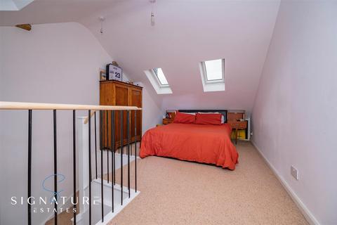 3 bedroom end of terrace house for sale, Earl Street, WATFORD