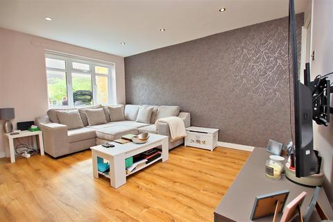 11 Gate Close, Borehamwood, WD6 5DF