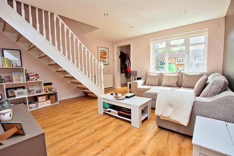 11 Gate Close, Borehamwood, WD6 5DF