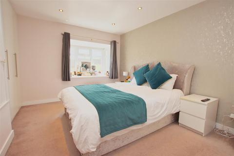 11 Gate Close, Borehamwood, WD6 5DF