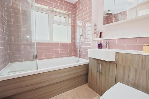 11 Gate Close, Borehamwood, WD6 5DF