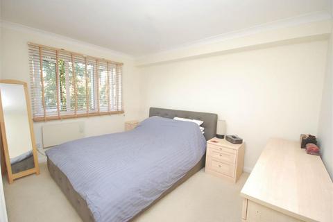 2 bedroom apartment to rent, Varsity Drive, Twickenham