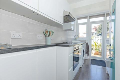 2 bedroom flat for sale, Brougham Road, Worthing