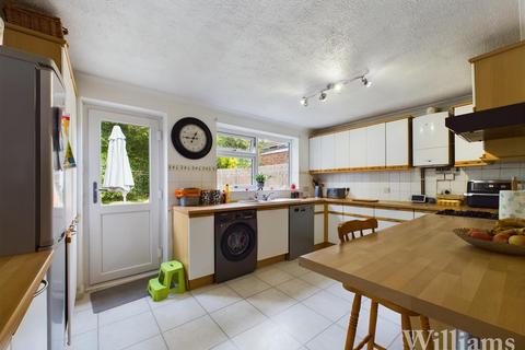 2 bedroom semi-detached house for sale, Ditchingham Close, Aylesbury HP19