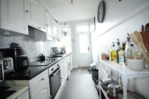 106 Town Gate, Wyke, Bradford, BD12 9JL