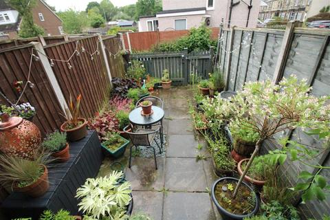 106 Town Gate, Wyke, Bradford, BD12 9JL