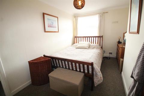 106 Town Gate, Wyke, Bradford, BD12 9JL